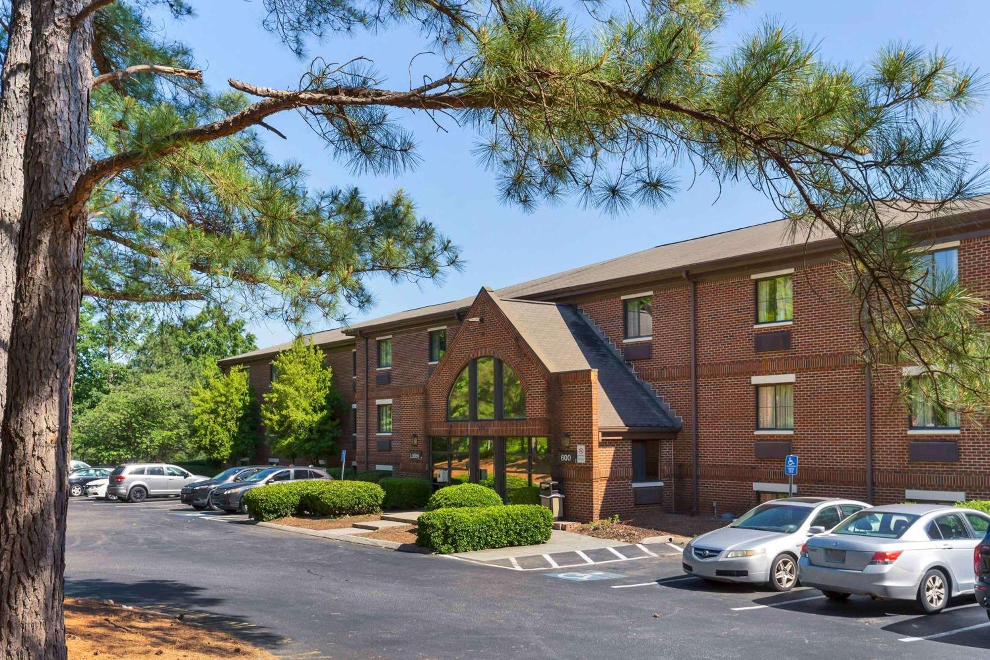 Extended Stay America Suites - Raleigh - Cary - Harrison Ave Buitenkant foto