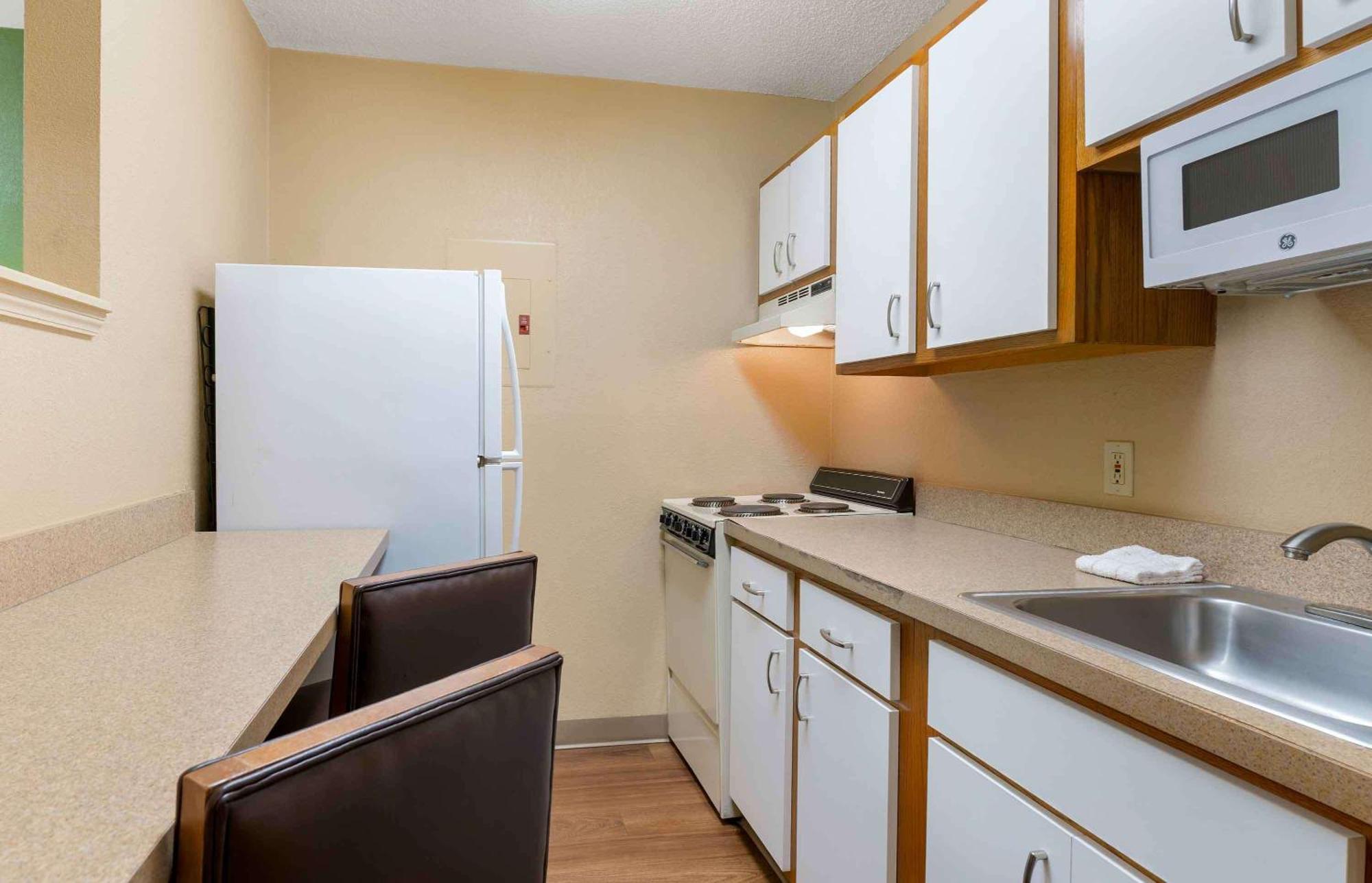 Extended Stay America Suites - Raleigh - Cary - Harrison Ave Buitenkant foto