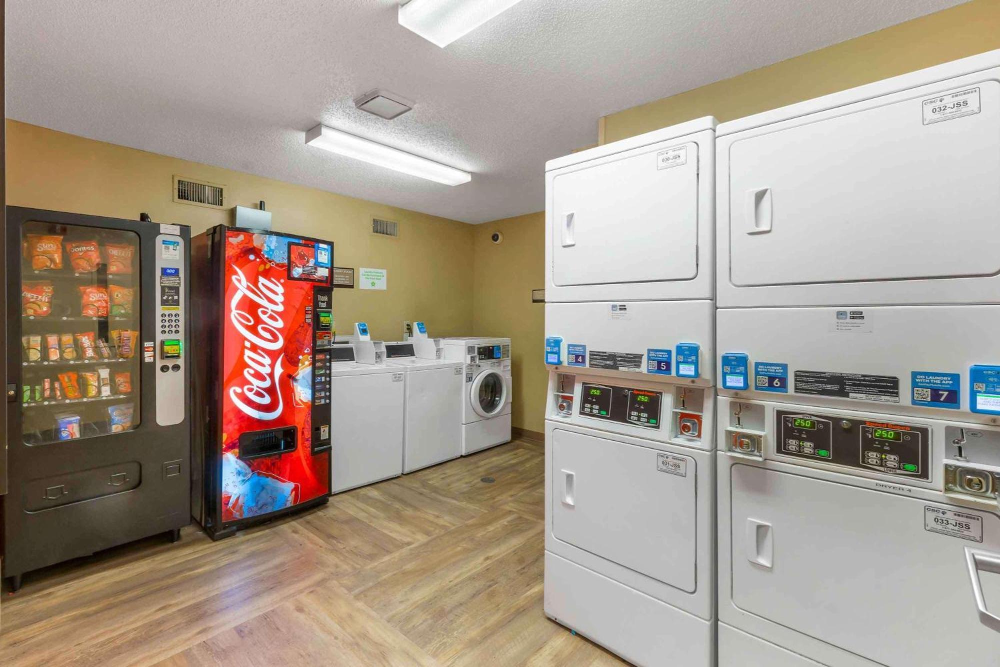 Extended Stay America Suites - Raleigh - Cary - Harrison Ave Buitenkant foto