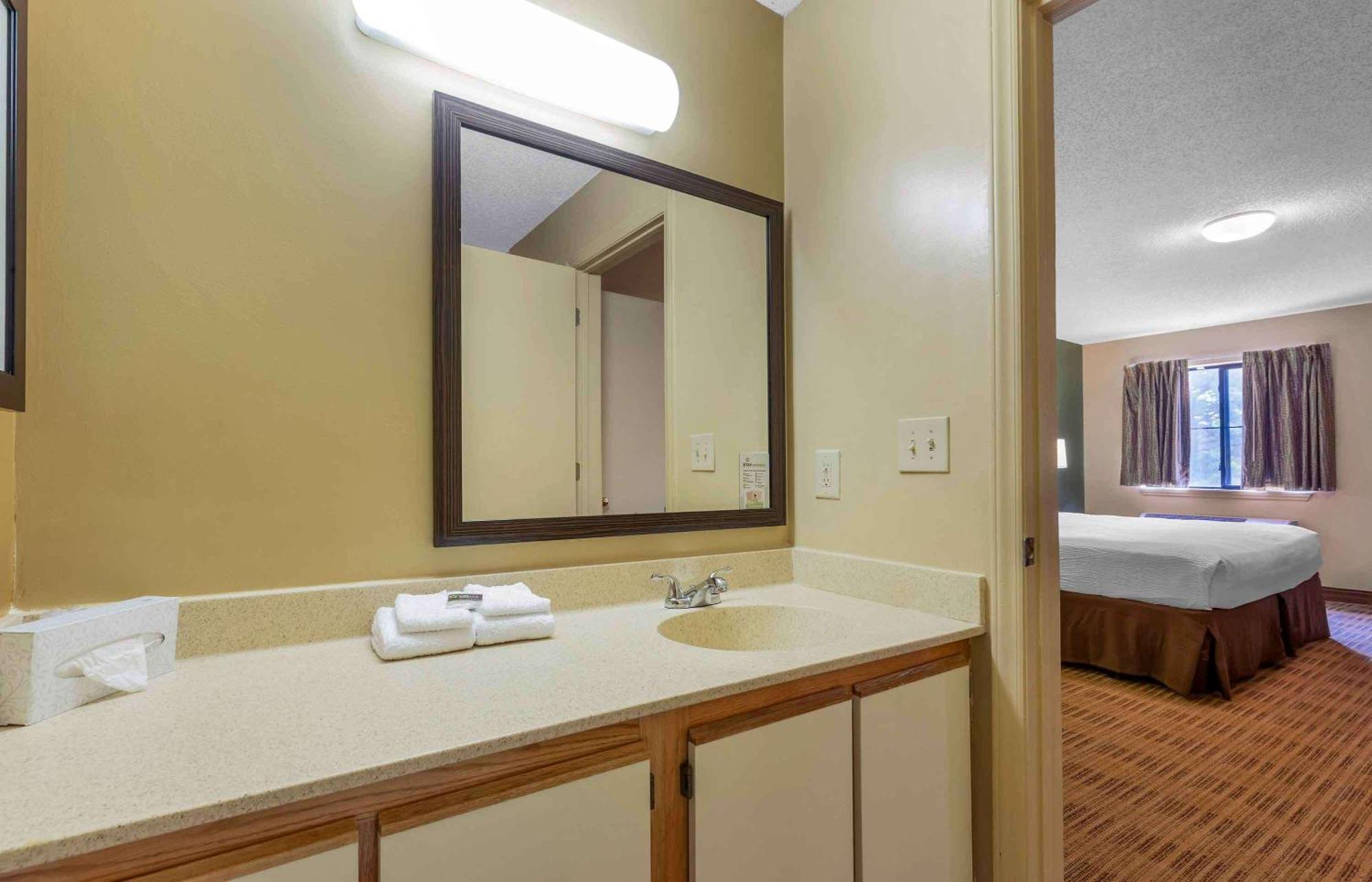 Extended Stay America Suites - Raleigh - Cary - Harrison Ave Buitenkant foto
