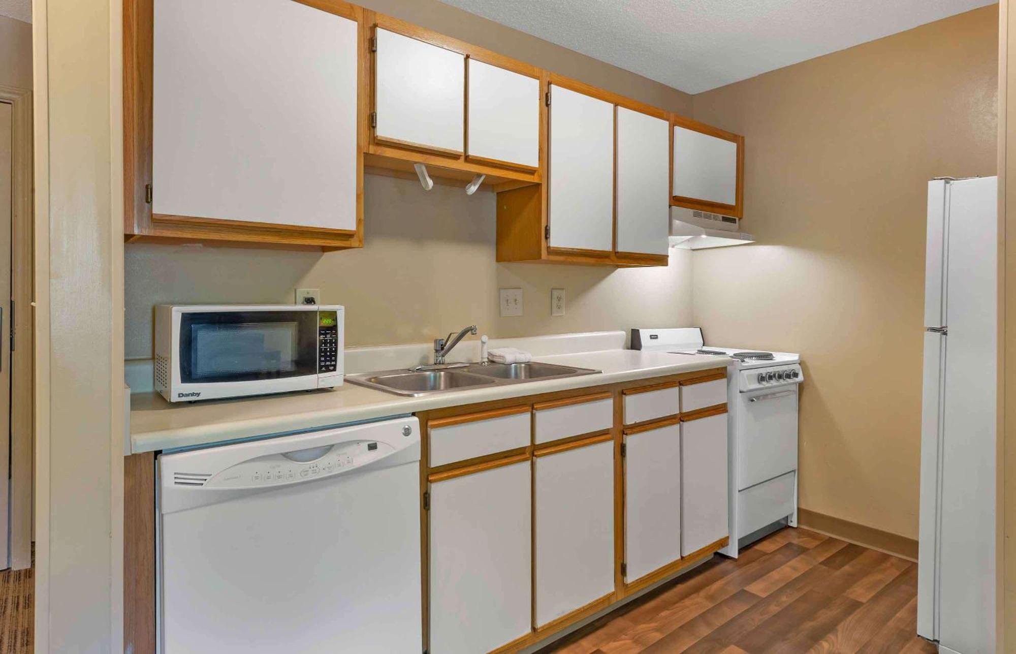 Extended Stay America Suites - Raleigh - Cary - Harrison Ave Buitenkant foto
