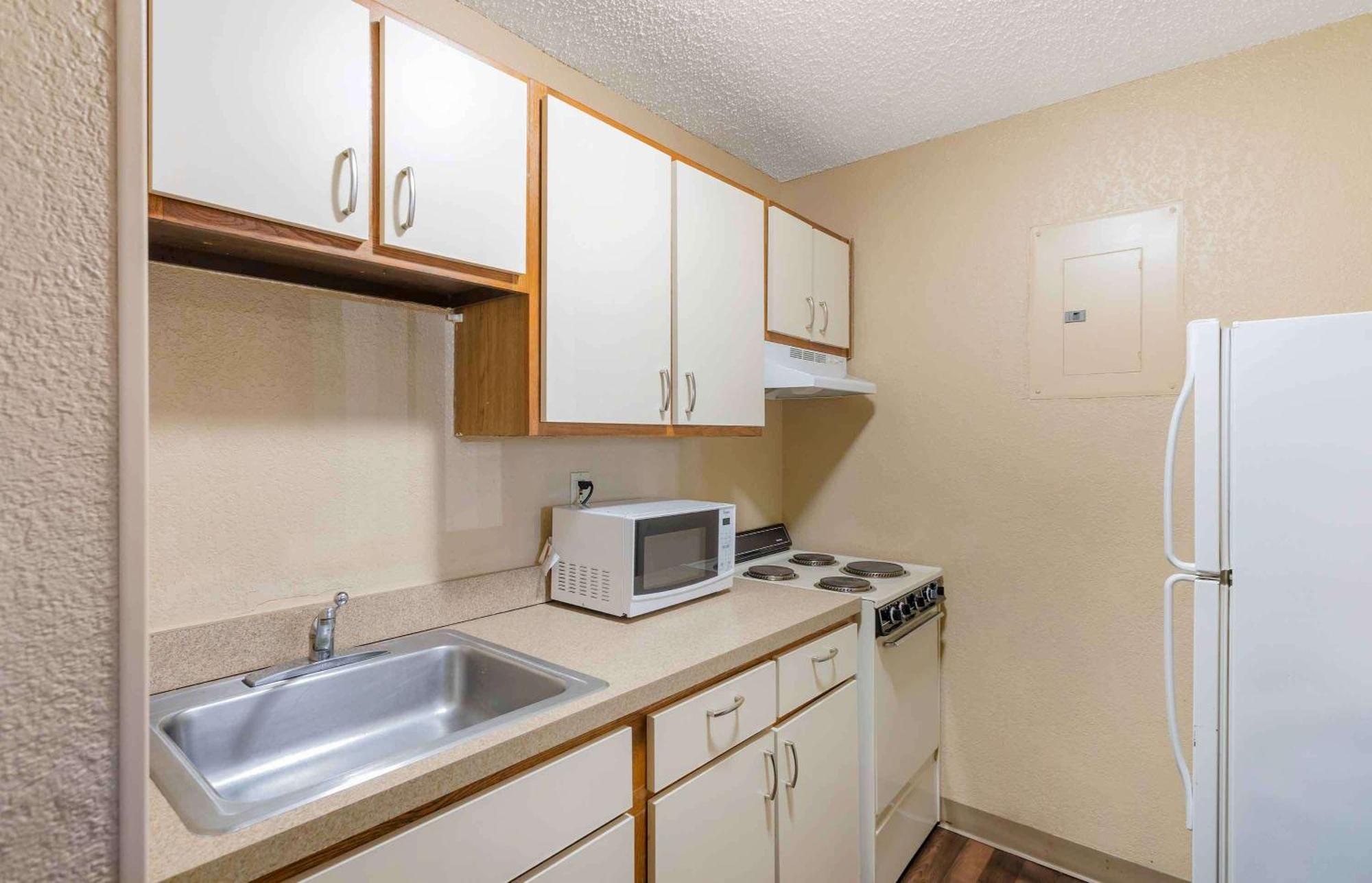 Extended Stay America Suites - Raleigh - Cary - Harrison Ave Buitenkant foto