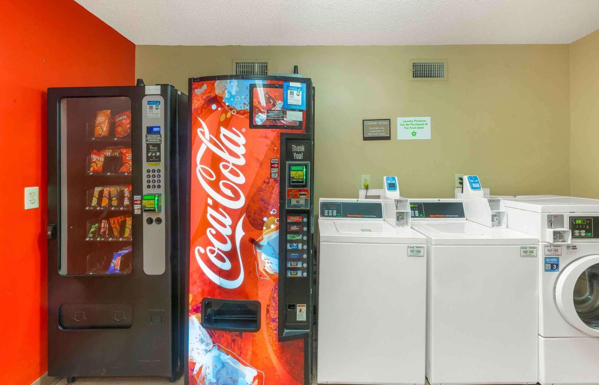 Extended Stay America Suites - Raleigh - Cary - Harrison Ave Buitenkant foto
