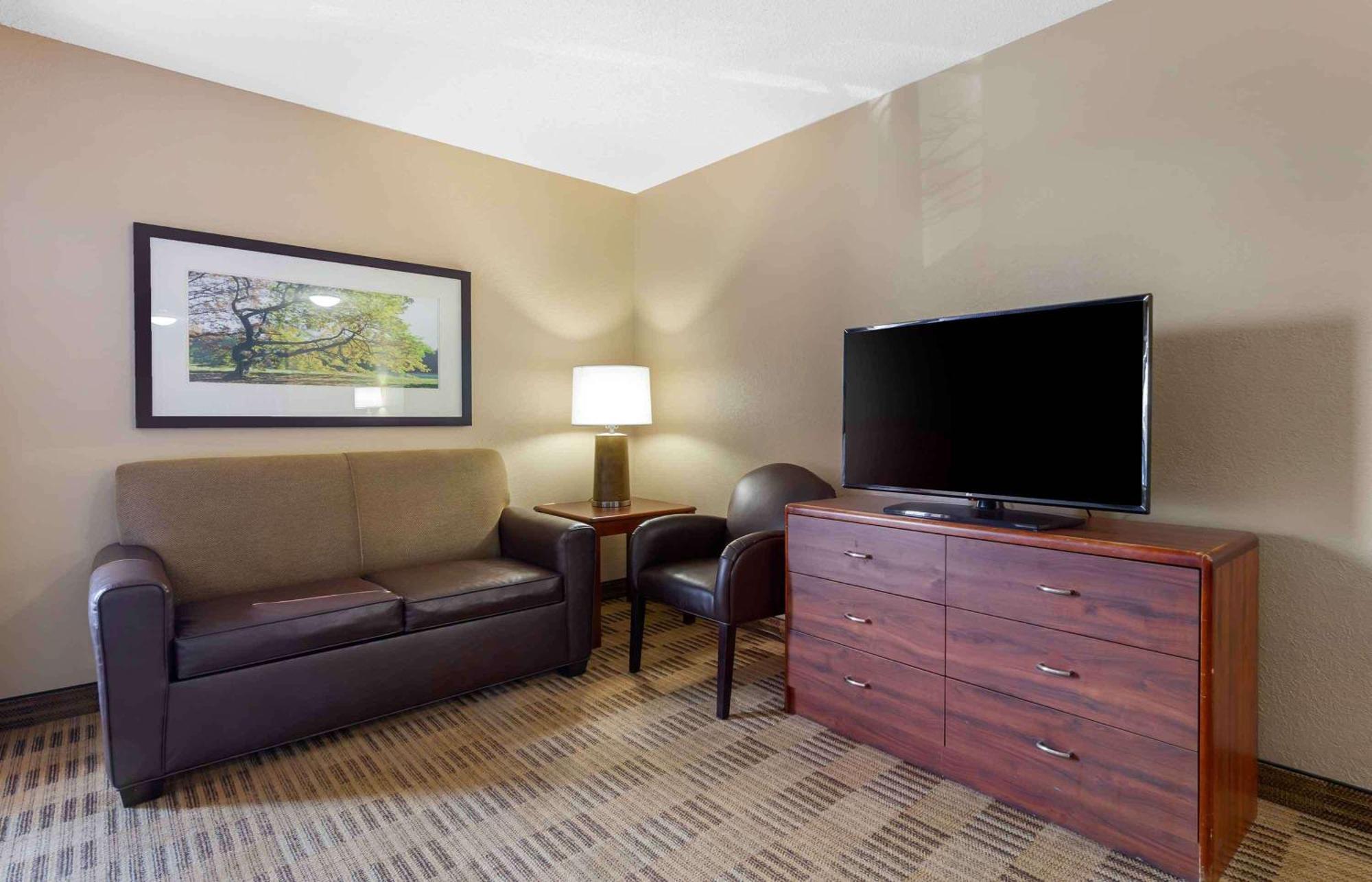 Extended Stay America Suites - Raleigh - Cary - Harrison Ave Buitenkant foto